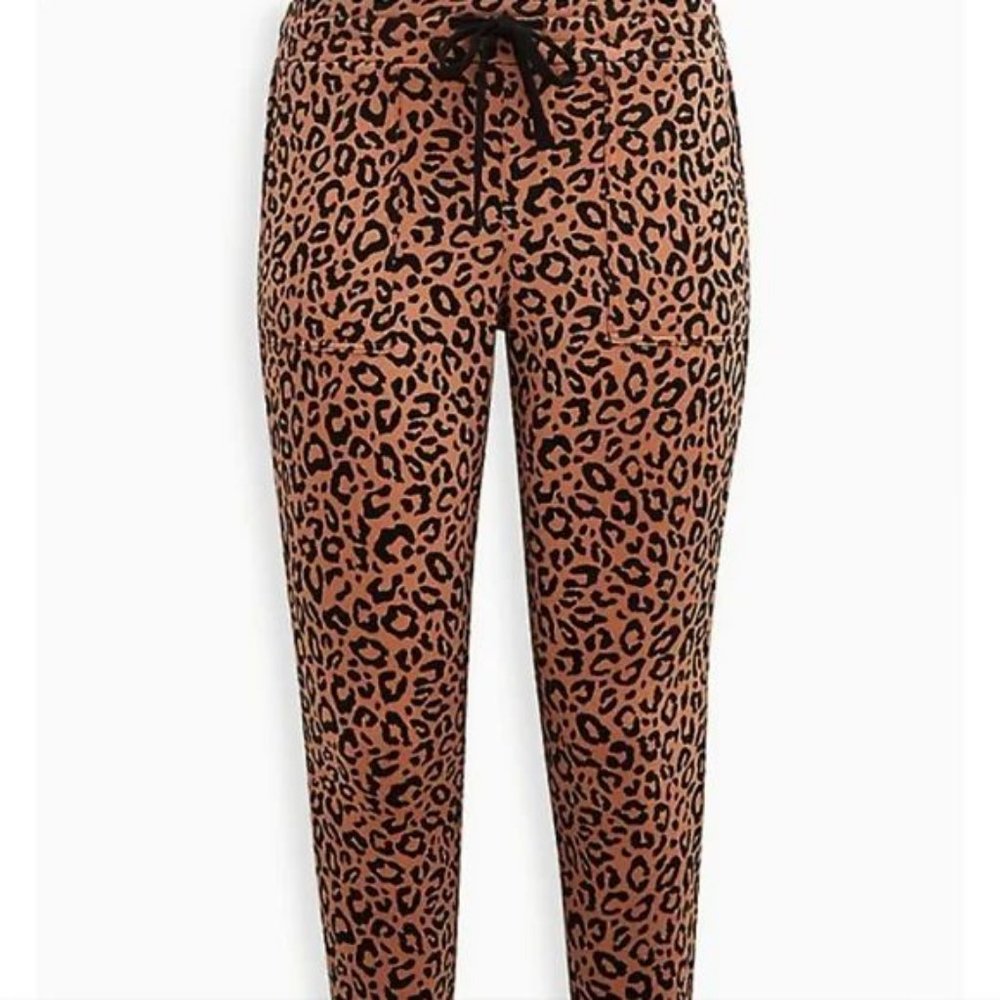 TORRID ULTRA SOFT FLEECE LEAPARD JOGGERS SWEATPANTS SIZE 1X NWT